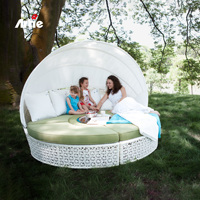 Artie canapé-lit en rotin haut de gamme au bord de la piscine mobilier d'extérieur piscine ensembles de jardin de loisirs lit de jour avec auvent