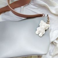Porte-clés en cuir PU au design animalier mignon avec pendentif de sac en métal de luxe, idéal pour sac à main et voiture, cadeau