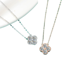 จี้สร้อยคอรูปใบโคลเวอร์สี่แฉกประดับเพชรโมอิสซาไนต์ VVS เงินแท้ 925 ชุบเงิน ได้รับการรับรองจาก GRA - Product Image 1