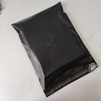 Sacs en polyéthylène plastique imprimés avec logo personnalisé pour l'expédition de vêtements, emballage de vêtements noir résistant aux déchirures