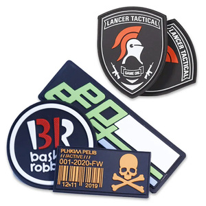 Logotipo personalizado de la marca Nombre Ecológico 3D Silicona Bordado Lentejuelas Etiqueta de transferencia de calor Parches para coser Parches de goma - Product Image 1