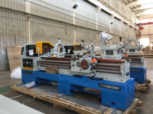 Tornio Manuale per Metallo CY6250L/1500 con Foro Mandrino da 105mm per <span class=keywords><strong>Officine</strong></span> Industriali e di Riparazione - Product Image 3