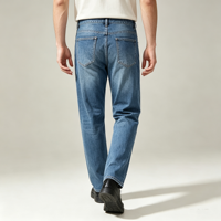 Jeans coupe droite pour homme, denim bleu délavé, cinq poches, fabrication OEM ODM, sourcing de tissus, style personnalisé, pantalon
