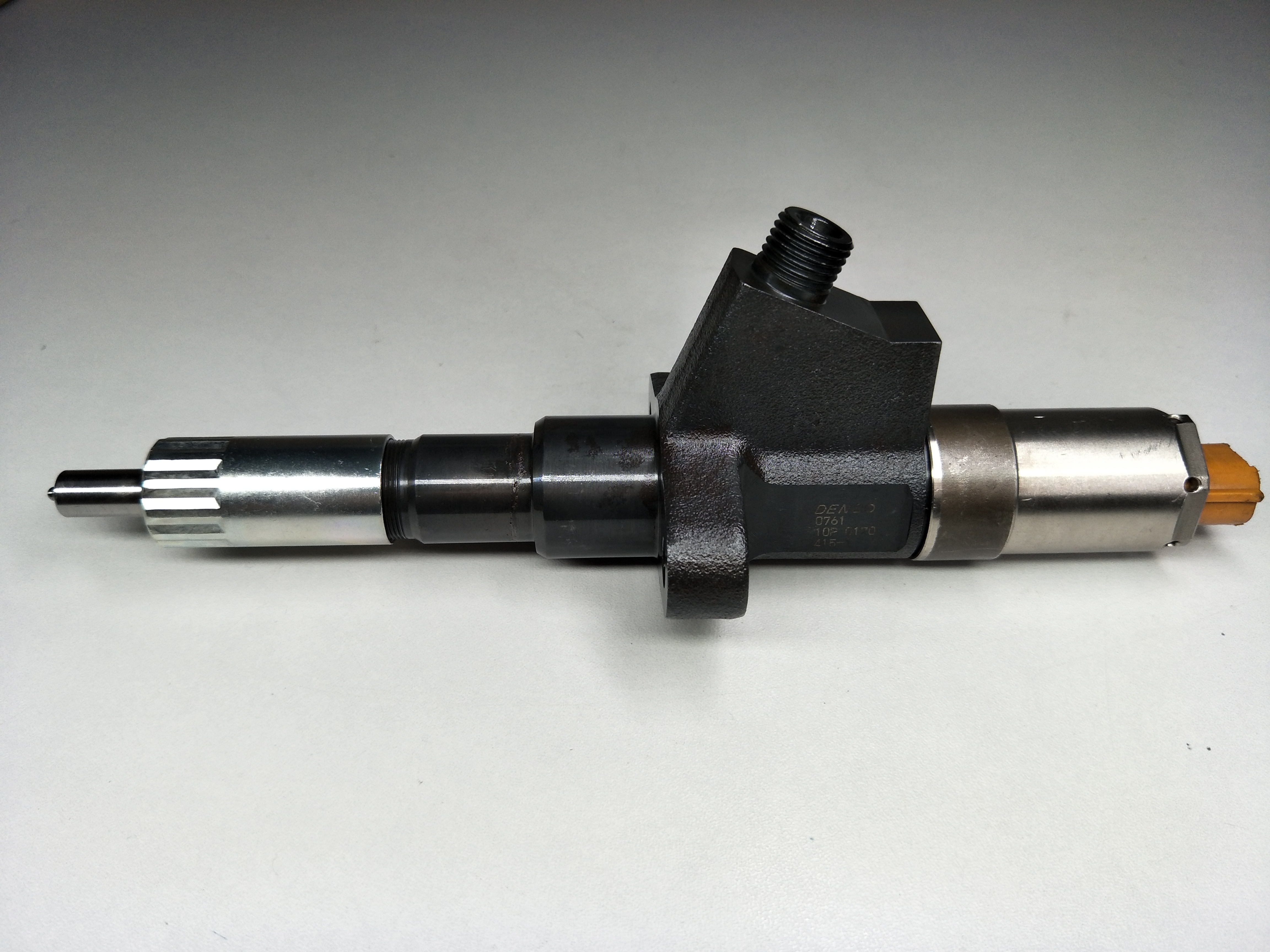 diesel fuel injector 295050-0760 295050-0761 common rail injector 23670-E9260 23670-E0380 for N04C EURO4 engine