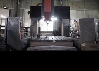 Machine de fraisage CNC verticale personnalisée OEM avec broche BT40, 3 axes, broche simple, capacité moyenne pour le travail des métaux