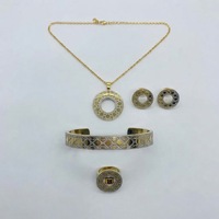 Ensemble de bijoux classique en acier inoxydable plaqué or 18 carats, collier, boucles d'oreilles, bracelet, cadeau de mariage, vente en gros pour femmes