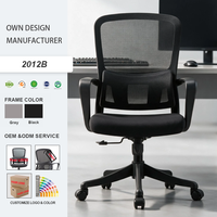 Chaise de bureau ergonomique en maille avec accoudoirs fixes, cadre chromé, inclinaison à 3 niveaux, hauteur réglable, pivotante, design commercial moderne
