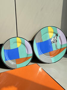 Nouvel ensemble de vaisselle et assiettes en porcelaine de luxe européen à motif équestre - Product Image 4