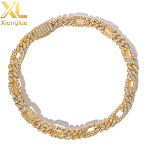 Pulsera de boda de diseño con esmeraldas delicadas para mujer, ajustable, con dijes de latón y circonitas 5A, ideal para fiestas y bodas. - Product Image 1