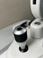 Lampe à fente de diagnostic optique avec solution d'imagerie numérique intégrée et table