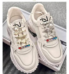 Petite boucle de chaussure décorative tendance en métal blanc avec perles et diamants, plaque DIY en forme de fleur pour chaussures - Product Image 6