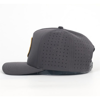 Patch brodé personnalisé pour chapeau gris en tissu imperméable avec trous circulaires
