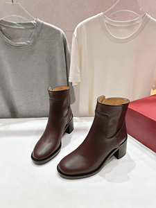 Botines Elegantes con Punta Redonda y Tacón Medio con Elástico para Mujer, para Atuendos Casuales y Formales, Estilo Valentino - Product Image 4