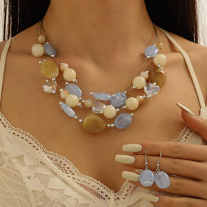 طقم مجوهرات فريد من نوعه على الطراز البوليوودي مطلي بالفضة، أنيق للعرائس، مرصع بالأحجار الكريمة، بلونين مختلطين، يشمل قلادة وأقراط للحفلات والأعراس - Product Image 2