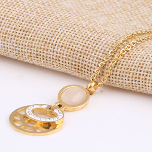 Collier pendentif géométrique en or avec incrustation de zircon, bijou à porter au quotidien, cadeau - Product Image 2