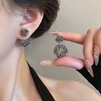 Boucles d'oreilles clous en alliage creux double face style français, forme boule, élégantes et haut de gamme pour femme, style ethnique, polyvalentes pour les soirées