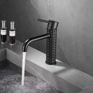 Grifo de baño de un solo orificio de latón de lujo, Cubierta dorada moderna equipada con mezclador de lavabo de cerámica de Hotel, grifo de agua de carrete de cerámica fría y caliente - Product Image 4