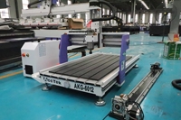 ACCTEK AKG6012 + Petite fraiseuse CNC d'établi avec axes rotatifs pour l'usinage de modèles de voitures graphiques 3D et de poupées chaudes en Europe