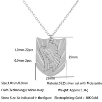 Collier Pendentif Aile de Bouclier Vintage en Argent 925 Plaqué Or avec Moissanite Ronde et Détail Texturé Brossé, Bijou Fin Unisexe