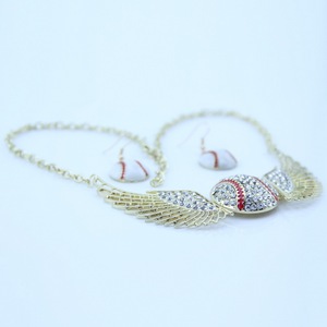 สร้อยคอปีกแบบคลาสสิกประดับเพชร สร้อยคอสั้นสำหรับผู้หญิง - Product Image 3