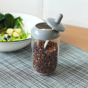Prix de gros Conteneur d'assaisonnement rond en plastique Pot à condiments avec couvercle et cuillère pour comptoir de cuisine - Product Image 3