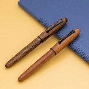 <span class=keywords><strong>Penna</strong></span> <span class=keywords><strong>Stilografica</strong></span> di Lusso in Legno con Punta Dorata, Design Calligrafico, <span class=keywords><strong>Penna</strong></span> in Legno, Regalo di <span class=keywords><strong>Laurea</strong></span> in Confezione Regalo - Product Image 2