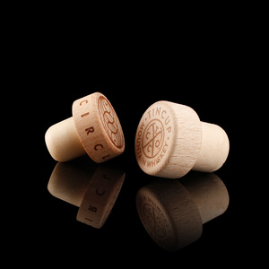 Impression numérique alliage de zinc fantaisie en forme de t bouteille en verre de liqueur de vin <span class=keywords><strong>gravure</strong></span> <span class=keywords><strong>sur</strong></span> <span class=keywords><strong>bois</strong></span> naturel bouchon de tequila en liège - Product Image 4