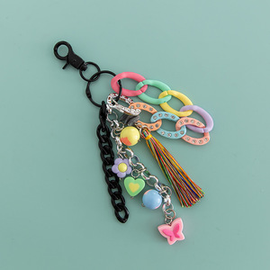 Nouvelle collection de breloques et <span class=keywords><strong>porte</strong></span>-clés pour femmes en acrylique <span class=keywords><strong>original</strong></span> avec pompons - Product Image 3