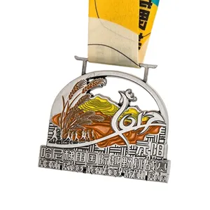 Médaille en caoutchouc pvc en plastique marathon de course à pied 5k colorée personnalisée avec cordon en ruban