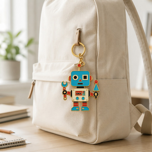 Porte-clés personnalisé en émail dur, robot rétro, plaqué or, alliage de zinc, souvenir robot vintage pour cadeau et collection - Product Image 1
