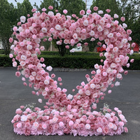Nouveau Design Arche de Fleurs de 2,1 m Décoration de Mariage Fond Arche Artificielle en Forme de Cœur Rouge pour Décoration de Scène de Fête de Mariage