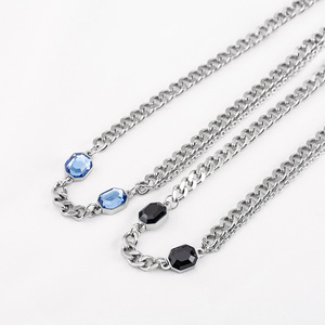 สร้อยคอแฟชั่นอินเทรนด์ ดีไซน์เรขาคณิต สีน้ำเงิน-ดำ ประดับคริสตัล ไทเทเนียมสตีล เครื่องประดับสำหรับทุกเพศ - Product Image 3