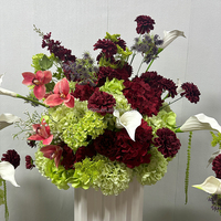 Boules de fleurs artificielles bordeaux et vertes pour centres de table, décorations d'allée et arrangements floraux pour cérémonies de mariage