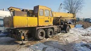 مستعملة Kato ، 25Ton وحدة التضاريس الوعرة الأساسية مع مكونات مضخة محرك علبة التروس - Product Image 5