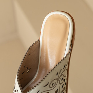 Mules Vintage da Donna con Taglio Cut-Out, Tacco Largo 4 cm, Punta Affusolata, Ciabatte Traspiranti in Pelle Bovina, Soletta in Montone, Scarpe Casual Antiscivolo - Product Image 3