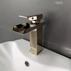 China, el proveedor de mejor <span class=keywords><strong>precio</strong></span> buena grifería <span class=keywords><strong>calidad</strong></span> latón cascada baño grifo cuenca - Product Image 3