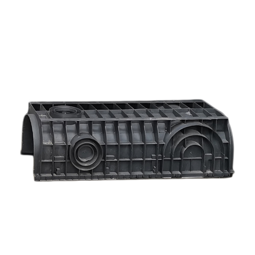 Черный дренажный канал для дренажной системы из полиэтилена