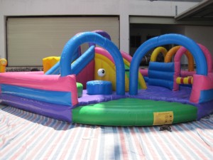 Terrain de Jeux Gonflable Multifonctionnel avec Jeux Interactifs en PVC, Capacité de 800 kg pour Événements Commerciaux et Fêtes - Product Image 4