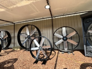 Ventiladores Industriales de Panel de 55 Pulgadas para Granjas Lecheras con Aspas de Alta Eficiencia para Movimiento de Aire en Edificios Ganaderos a Gran Escala - Product Image 4