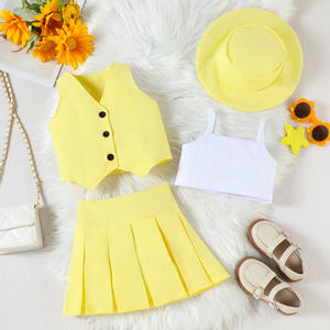 طقم صيفي بناتي من Conyson مكون من أربع قطع كلاسيكية، سترة عصرية بفتحة رقبة على شكل V وأزرار أمامية مع بلوزة كاميسول وتنورة مطوية وقبعة - Product Image 4