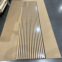 Panneaux insonorisants en bois à grain naturel, design moderne résistant à l'humidité, pour les murs intérieurs des foyers, des hôtels et du commerce