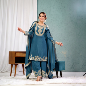 Robe traditionnelle indienne pakistanaise pour femmes, en soie turquoise brodée, longueur cheville, avec bordure dorée, coupe classique - Product Image 1