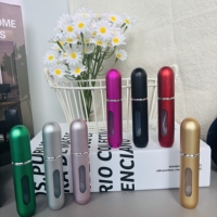 Atomiseur de parfum portable en aluminium OEM en forme de capsule, flacon rechargeable avec fenêtre inférieure, logo personnalisé