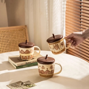 <span class=keywords><strong>Tazza</strong></span> in Ceramica con Stampa Cartoon di Capibara, con Coperchio e Cucchiaio, Regalo Ideale per Migliori Amiche - Product Image 1