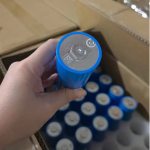Batterie cylindrique au phosphate de fer et de lithium 3,2 V 15 Ah ou 20 Ah pour systèmes de stockage d'énergie, offrant une sécurité élevée et une longue durée de vie du cycle. - Product Image 3