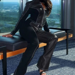ชุดเสื้อแจ็คเก็ตแขนยาวและกางเกงหนัง PU คุณภาพสูงแบบสั่งทำพิเศษ เสื้อผ้าสตรีทแวร์เอวสูง ชุดสองชิ้นหนัง PU สำหรับผู้หญิง - Product Image 2