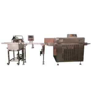 Petite <span class=keywords><strong>machine</strong></span> <span class=keywords><strong>à</strong></span> chocolat Ligne de production <span class=keywords><strong>Machine</strong></span> <span class=keywords><strong>à</strong></span> chocolat entièrement automatique Ligne de <span class=keywords><strong>d</strong></span>épôt de chocolat Oneshot - Product Image 1
