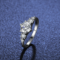 Perhiasan Perak Sterling 925 Grosir Berlapis Rhodium Klasik Enam Cakar 1CT Warna D VVS1 Moissanite Cincin Mewah untuk Wanita