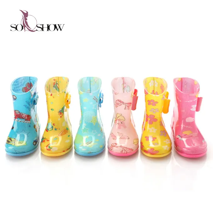 गर्म बिक्री बच्चों आउटडोर जूते पीवीसी प्यारा बच्चों को बारिश जूते लड़कों और लड़कियों के लिए