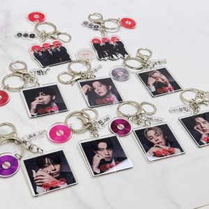 Llavero acrílico con foto de ídolo Kpop, colgante decorativo para bolso con diseño de disco de vinilo, regalo coleccionable para fans de álbumes, venta al por mayor - Product Image 2